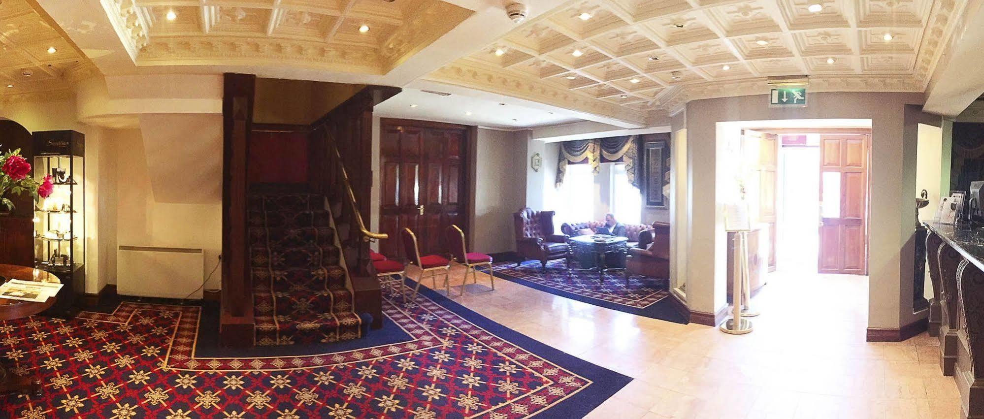 Tf Royal Hotel & Theatre Castlebar Exterior foto