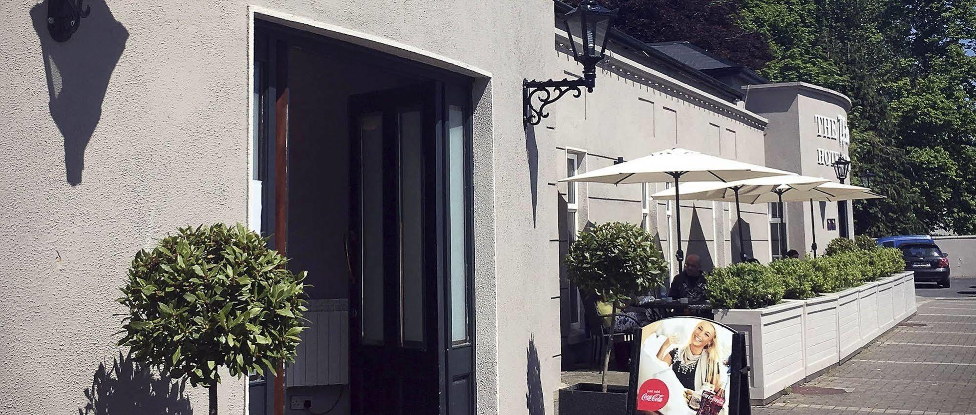 Tf Royal Hotel & Theatre Castlebar Exterior foto