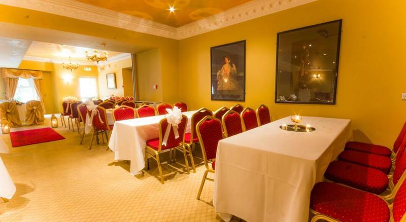 Tf Royal Hotel & Theatre Castlebar Exterior foto